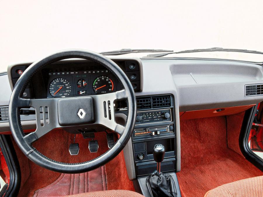  Renault Fuego GTX 1981 года  (фото 4 из 5)